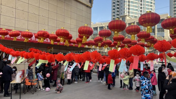 “同心聚活力、睦鄰鬧元宵”   ---置業(yè)公司宜居陽(yáng)光物業(yè)各物業(yè)中心開(kāi)展“猜燈謎、鬧元宵”活動(dòng)